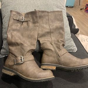 Calf hight brown boots